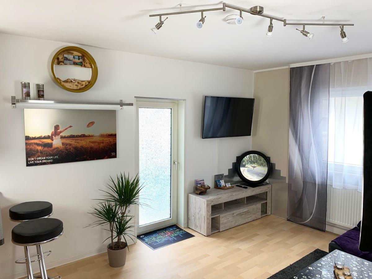 Schoenes Terrasse 2p. Stadtnah Wlan *