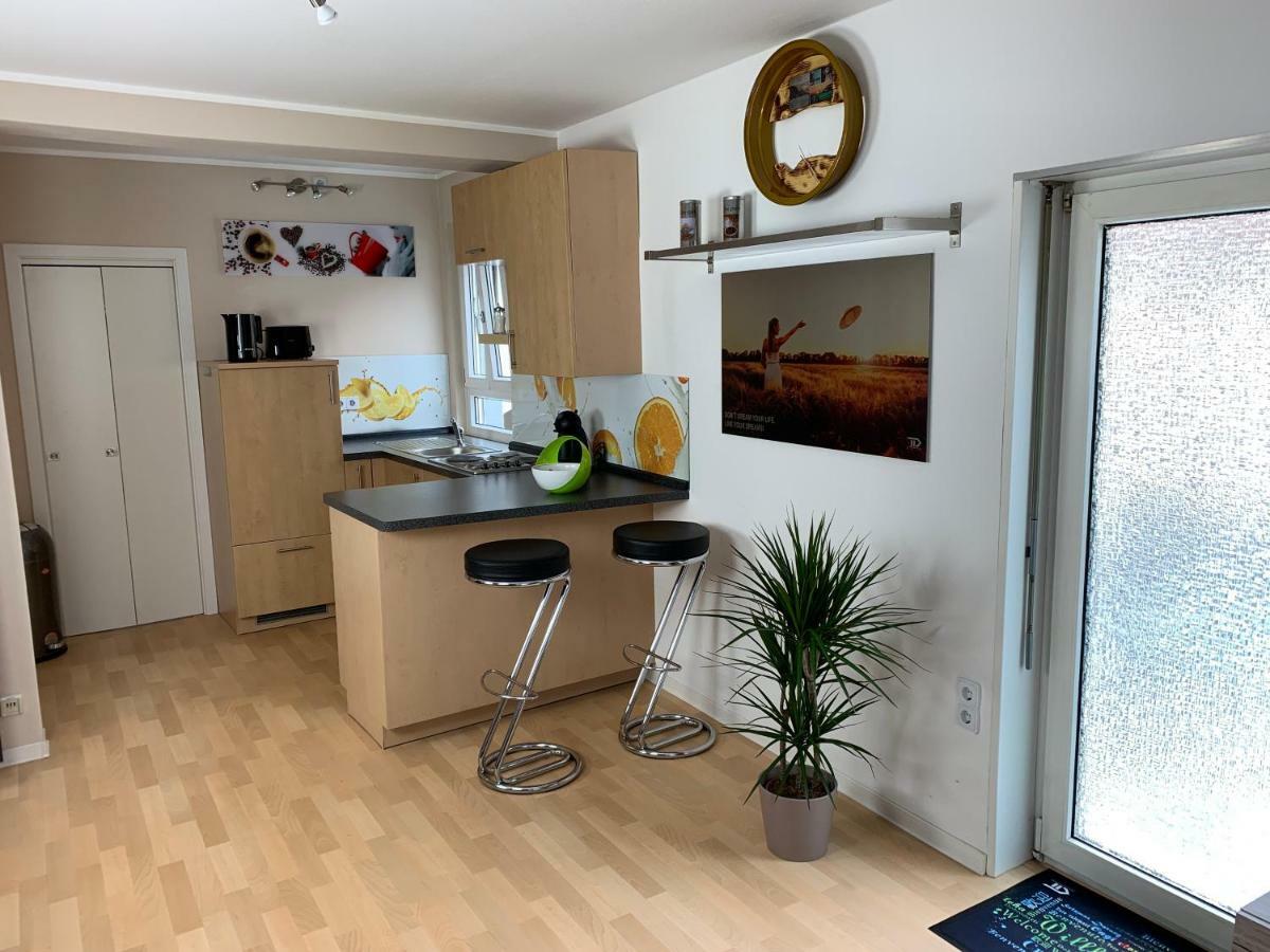 Schoenes Terrasse 2p. Stadtnah Wlan *