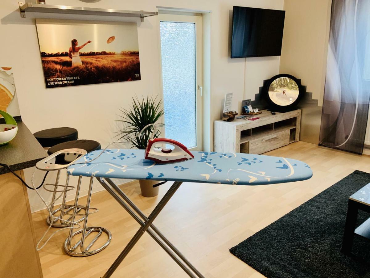 Schoenes Terrasse 2p. Stadtnah Wlan Апартаменты